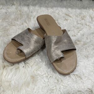 Vaneli Women's Shimmering Tan Slide Sandals 7.5